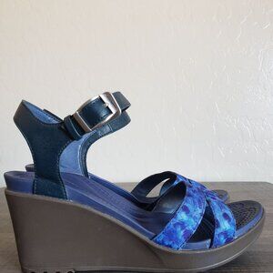 Crocs Leigh II Ankle Strap Graphic Wedge Sandal Nautical Navy/Walnut Women's 8
